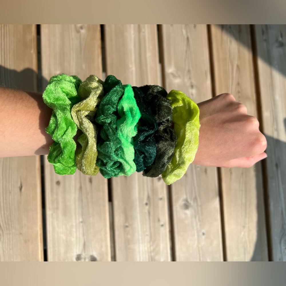 💚 Velvet Scrunchie Bundle - 7 Green Scrunchies